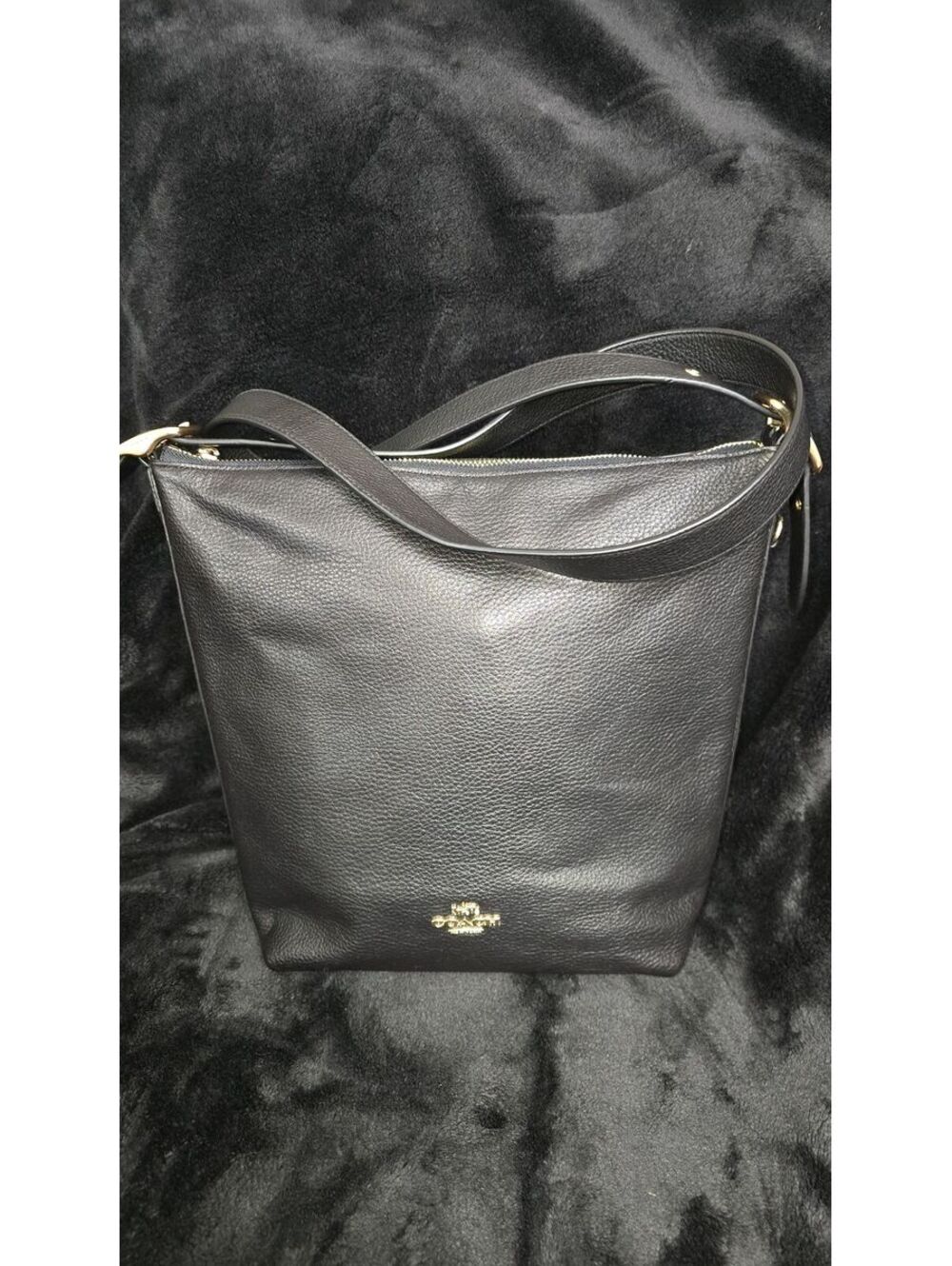 28. COACH 2023 Val Duffle Shoulder Bag leather Black